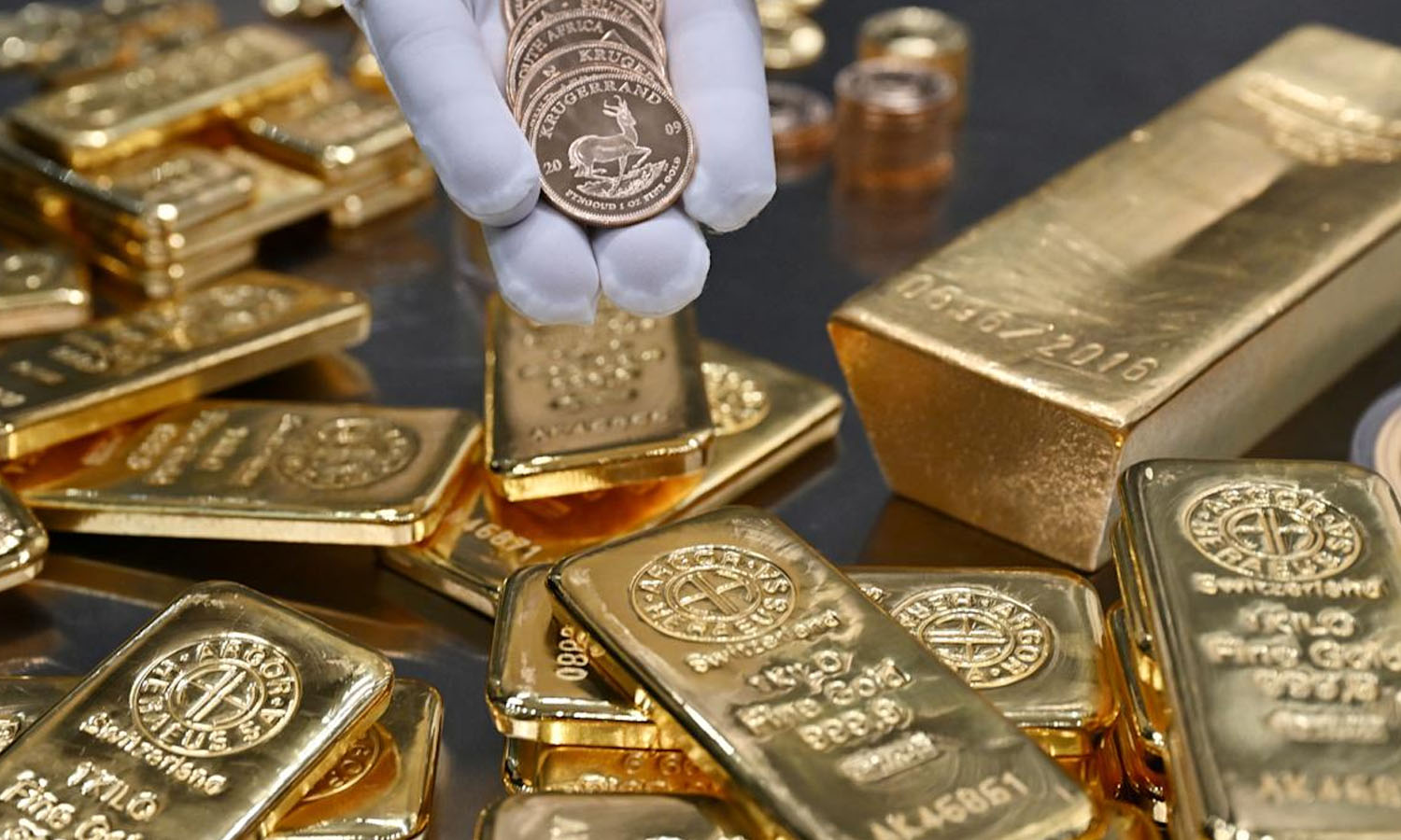 Deutsche Bank: Zayıf dolar altını 6000 dolara taşıyabilir