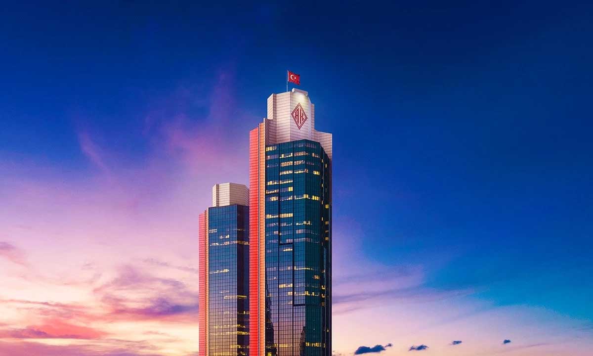 Fitch, Akbank için görünümü “Pozitif”e çevirdi