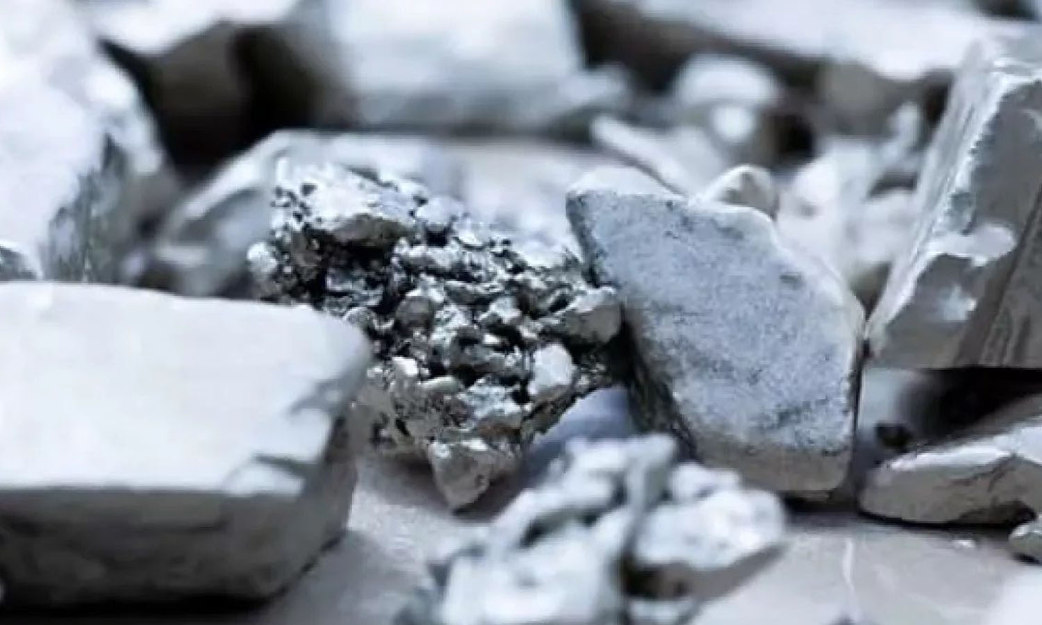 Platin yeni zirveye ulaştı: Jeopolitik riskler fiyatı destekliyor