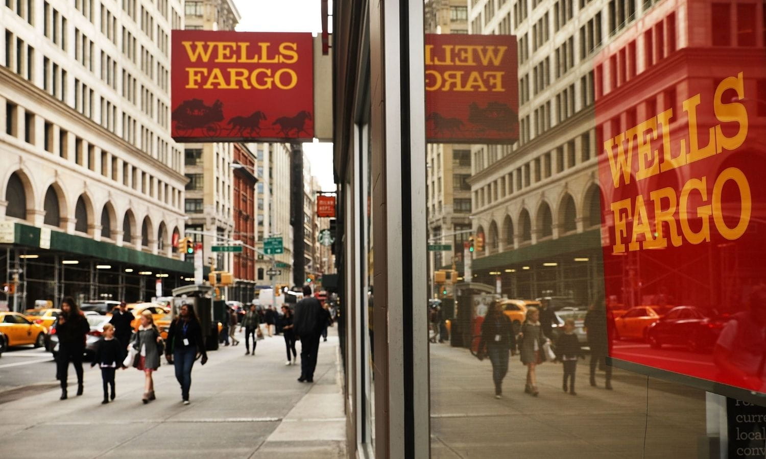 Wells Fargo kârda beklentiyi aştı: Faiz geliri hisseleri düşürdü