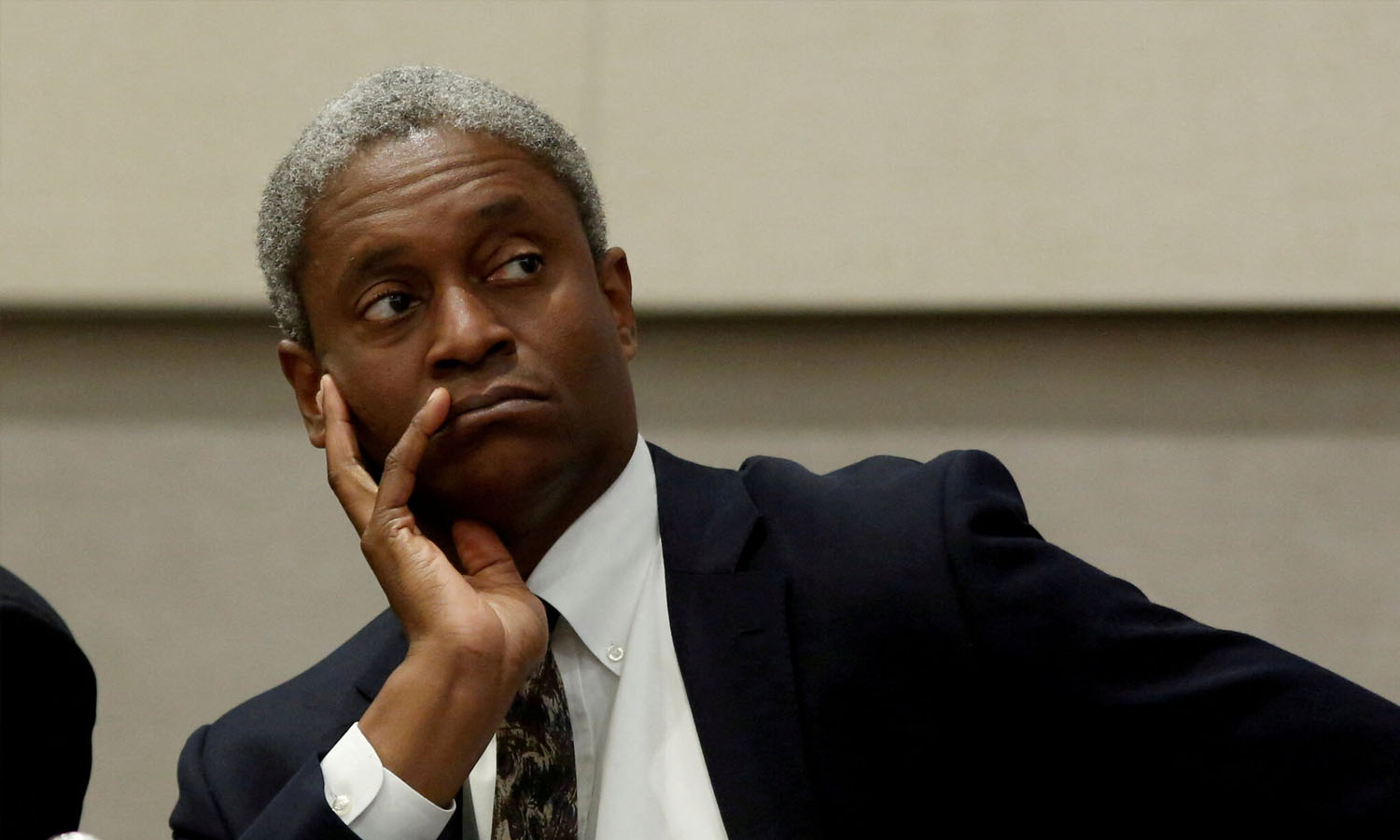 FED/Bostic enflasyona işaret ederek kısıtlayıcı politikayı savundu