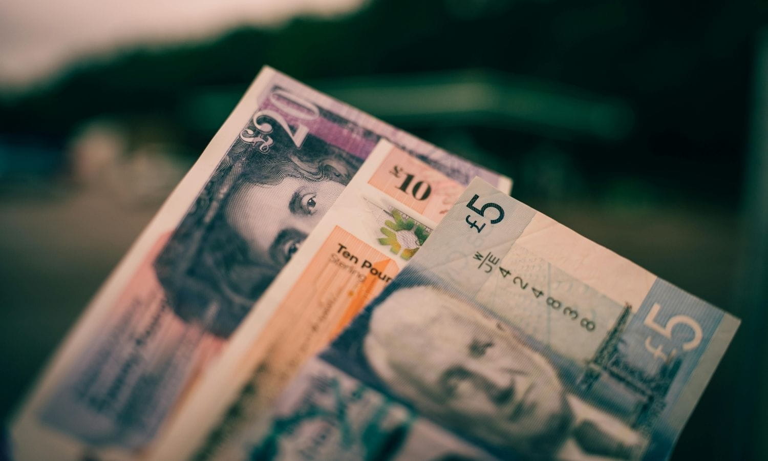 Sterlin BoE faiz kararı öncesi istikrarlı seyrediyor