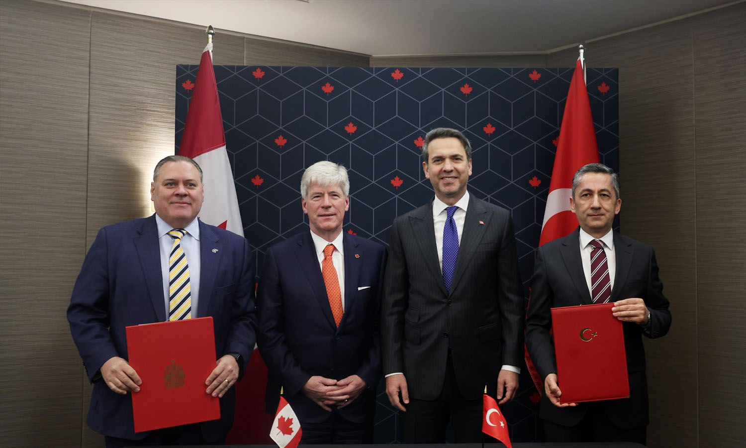 Bayraktar duyurdu: Türkiye ve Kanada arasında nükleer iş birliği