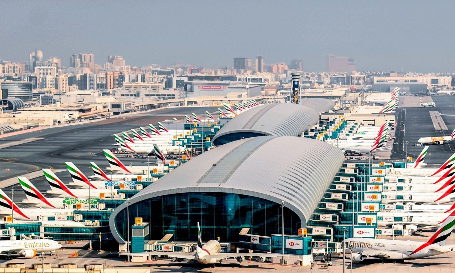 Dubai Havalimanı yakına İHA düştü: Küresel ulaşım etkileniyor