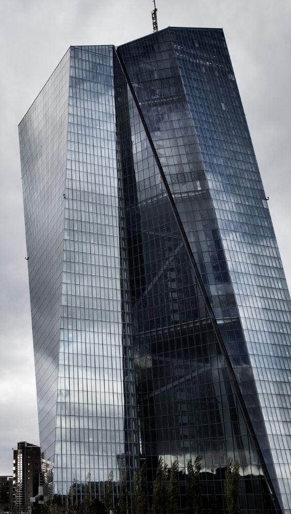 ECB’den bankalara: Jeopolitik riskler hafife alınıyor