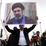 İran’da gözler halef seçiminde: Hamaney’in oğlu Mücteba öne çıkıyor