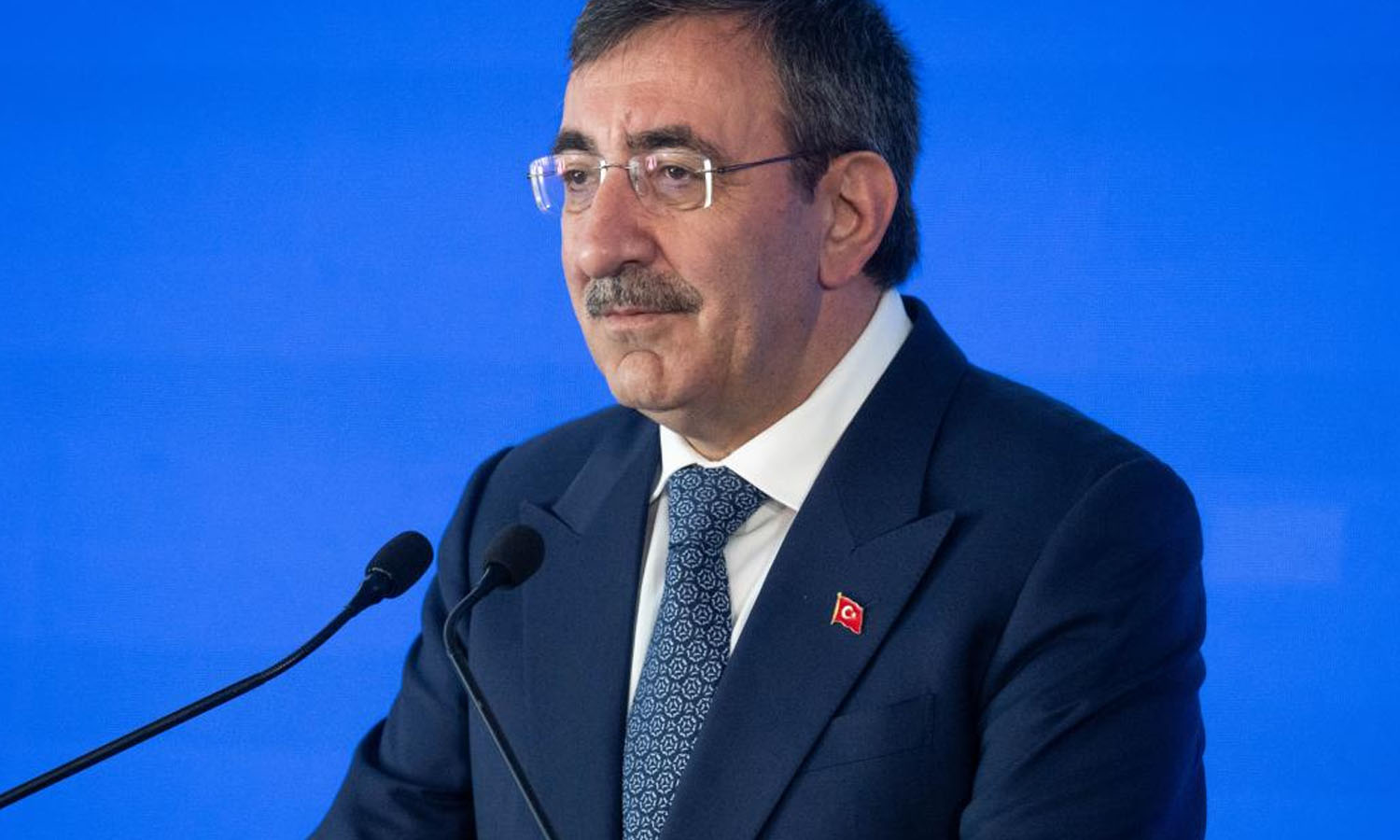 Cevdet Yılmaz: Bölgesel risklere rağmen turizm güçlü kaldı
