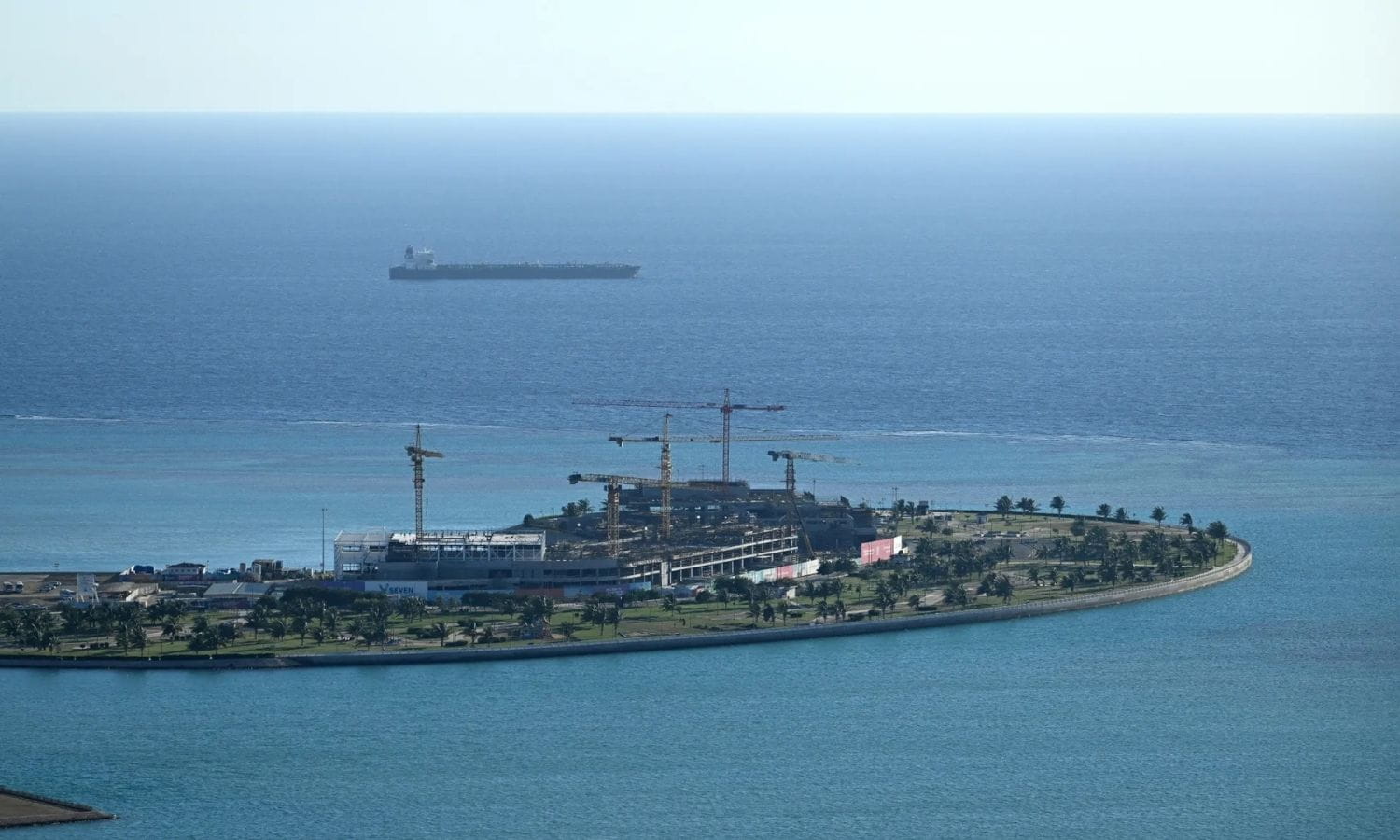 Suudi Arabistan’ın kritik petrol hattı vuruldu