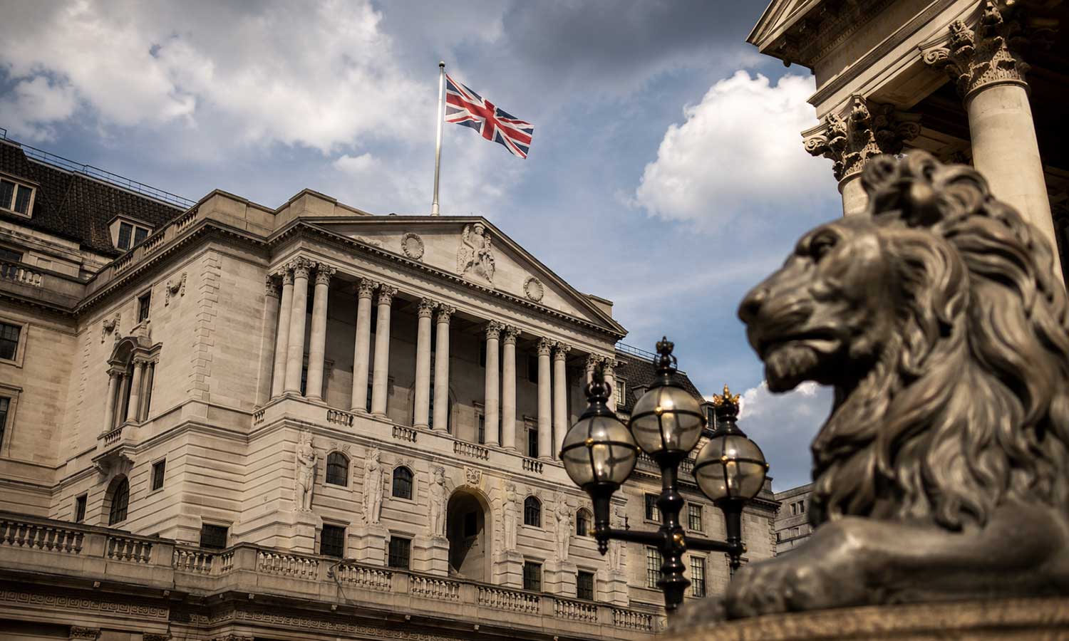 BoE/Taylor: Faizlerde uzun süreli bekleme doğru yaklaşım