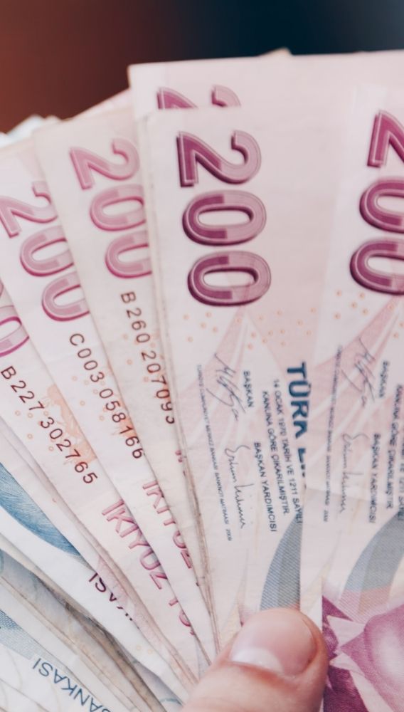 Enflasyon ve vergi, işçi ücretlerini 890 milyar TL eritti