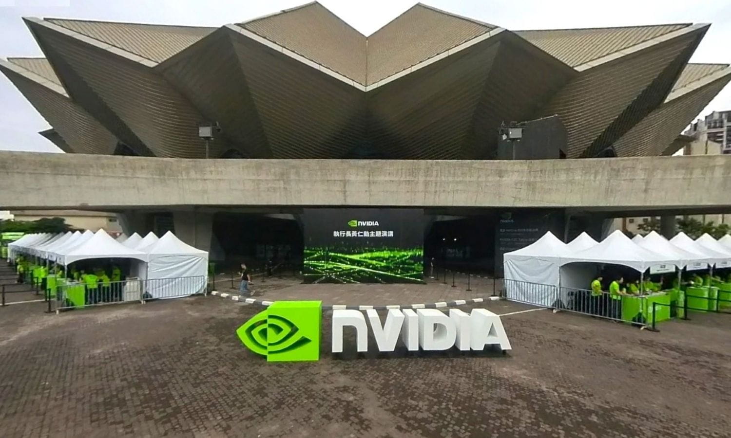 Nvidia CEO’su Huang: Yapay zeka talebini karşılayacak gücümüz var