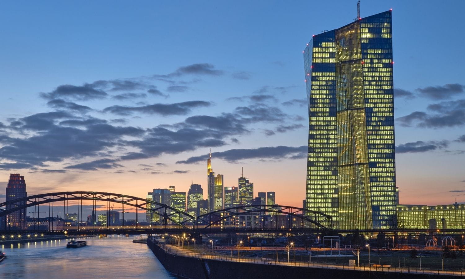 Petroldeki düşüş ECB’nin faiz baskısını azalttı