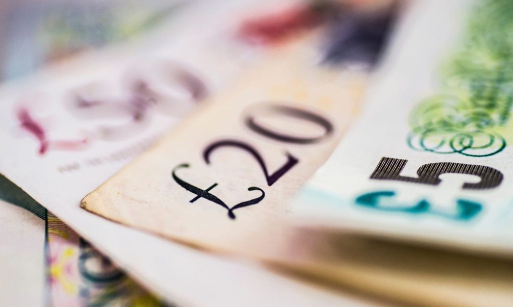 Sterlin dolar karşısında iki ayın dibine yaklaştı