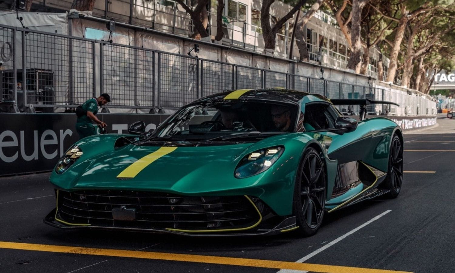 Aston Martin hedeflerini korudu: Umutlar Valhalla modeline bağlı