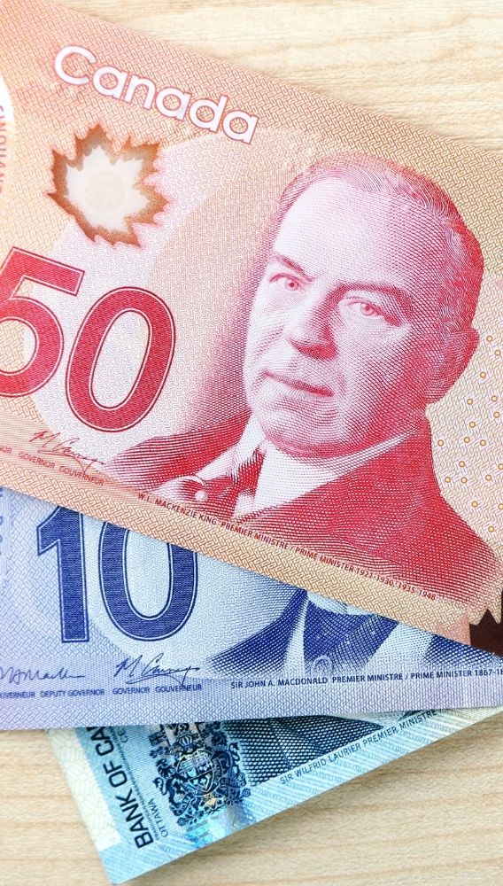BoC faizi sabit bıraktı, iyimser mesaj verdi