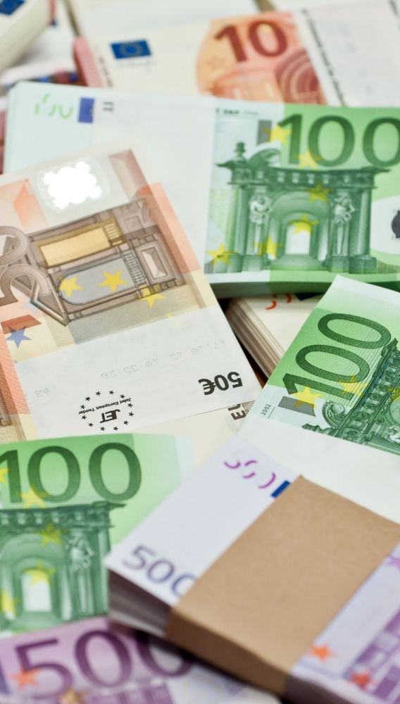 Euro Bölgesi Mayıs'ta 7,8 milyar Euro açık verdi