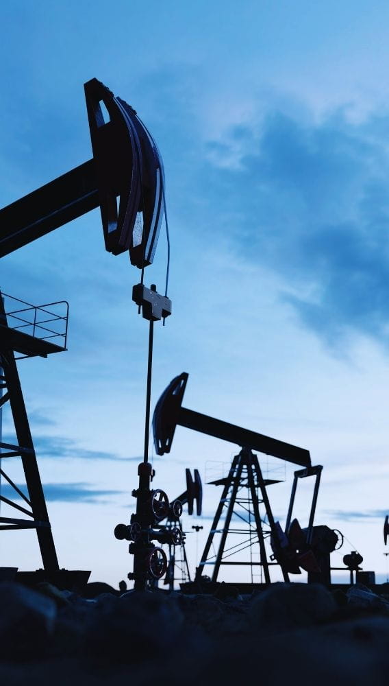 Petrol önce düştü sonra yükseldi: Körfez'deki arz akışı izleniyor