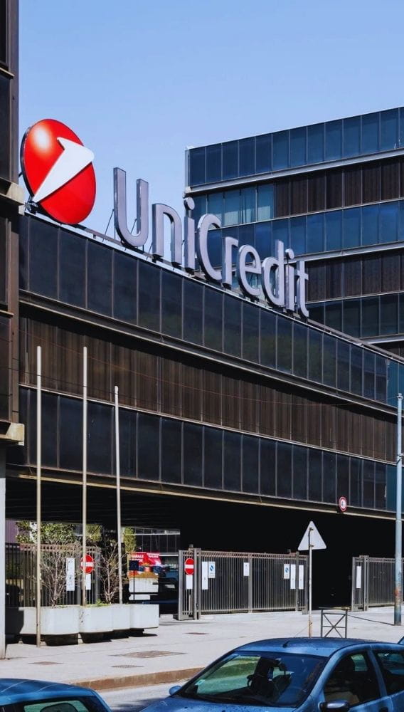 UniCredit beklentileri aşan kâr: Geri alım programını iptal etti