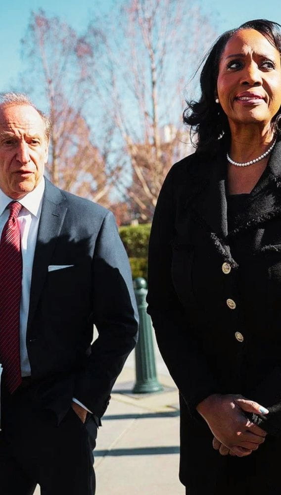 Trump'ın görevden almak istediği Cook'tan suçlamalara yanıt