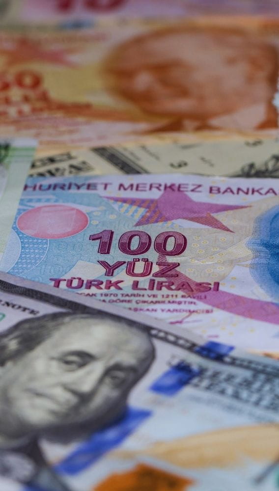 Dolar Fed faiz artışı beklentilerinin azalmasıyla yatay seyrediyor
