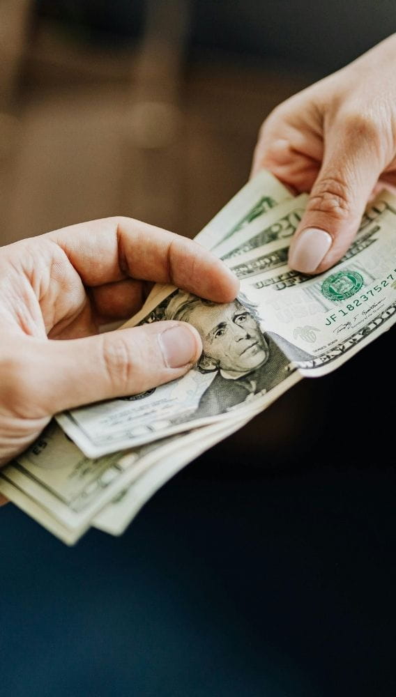 Dolar 3 ayın dibinde ama TL karşısında 47,96'yı aştı