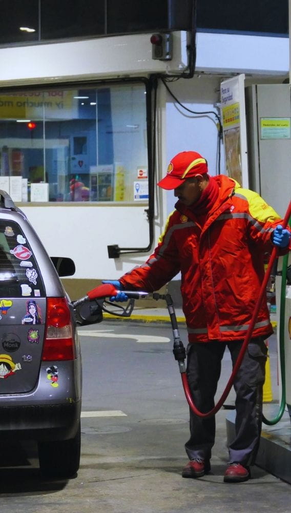 Dizel fiyatları küresel arz sıkışıklığıyla sert yükseldi