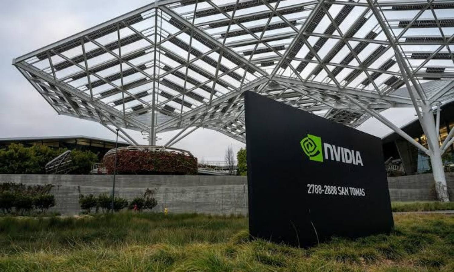 Nvidia bilançosu öncesi 280 milyar dolarlık fiyat hareketi bekleniyor
