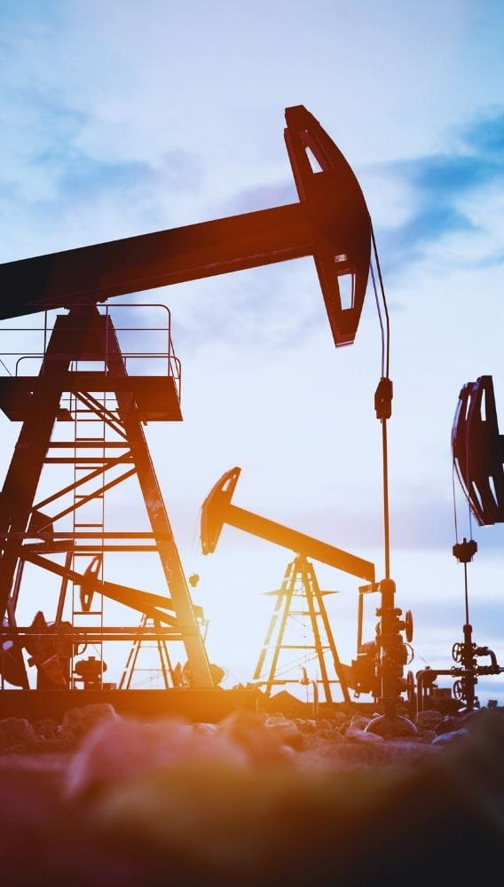 Petrol zayıflayan talep görünümünün etkisiyle geriledi
