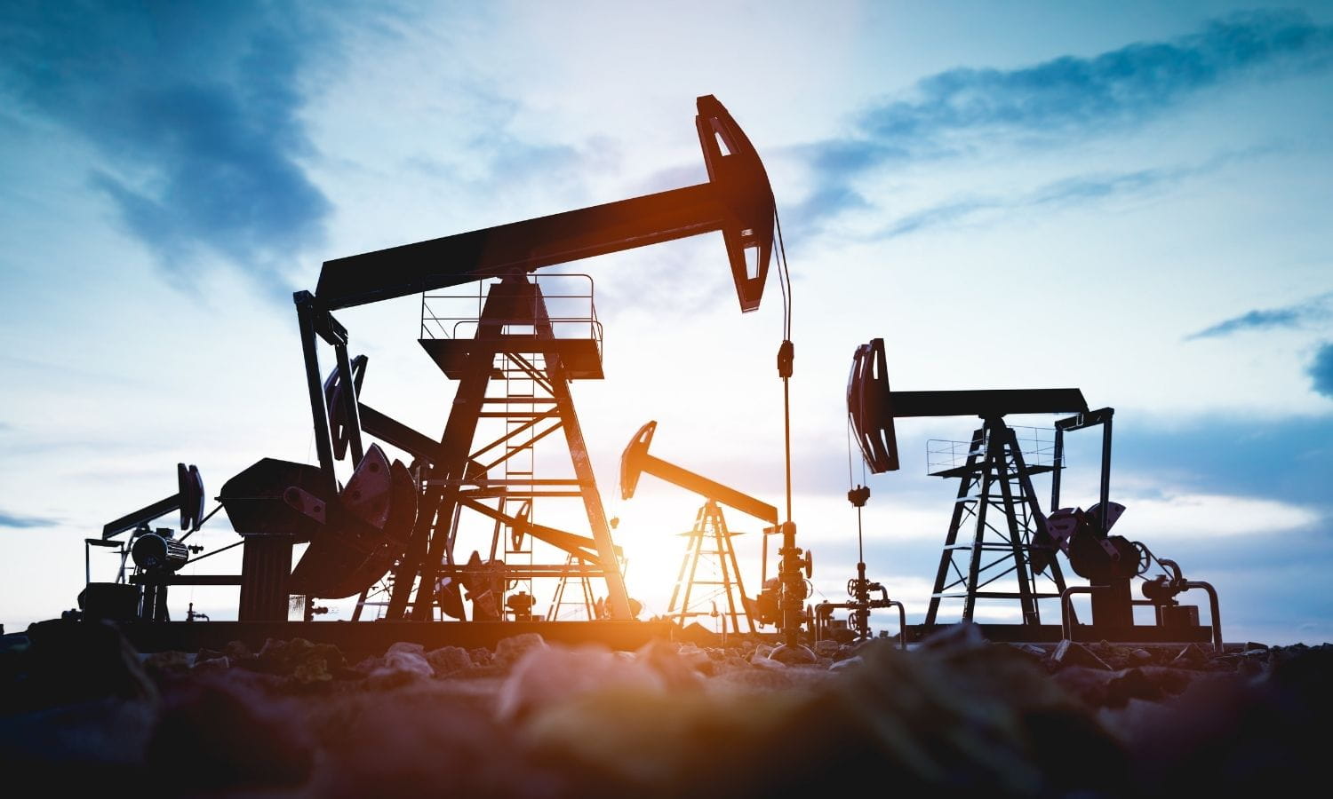 Petrol zayıflayan talep görünümünün etkisiyle geriledi
