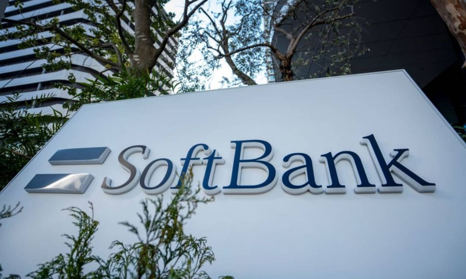 SoftBank’ın kârı geriledi, Intel yatırımı sonuçları destekledi