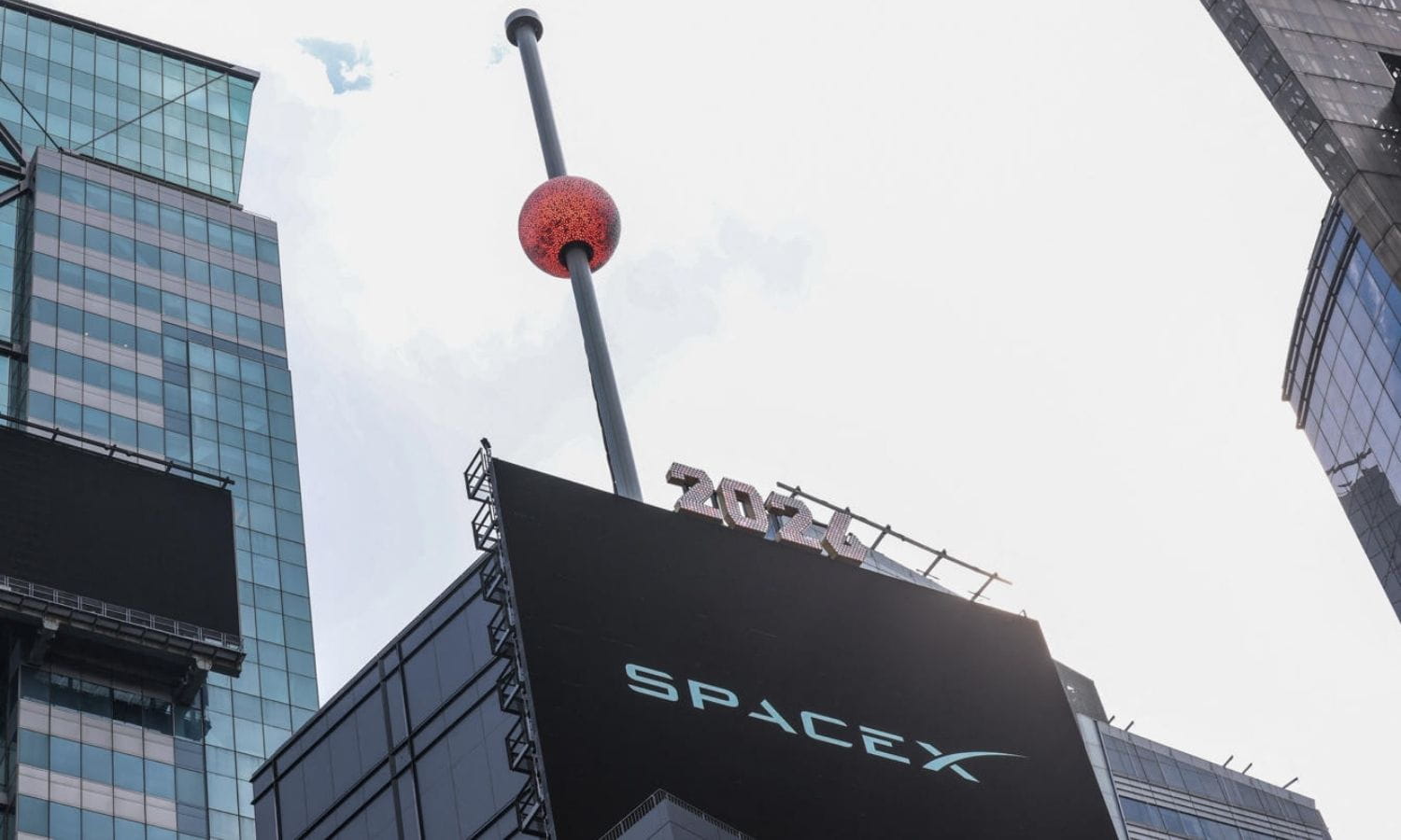 SpaceX hisseleri yapay zeka harcamaları endişesiyle sert düştü