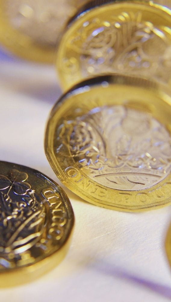 Sterlin dolar karşısında üç günlük yükselişini sonlandırdı