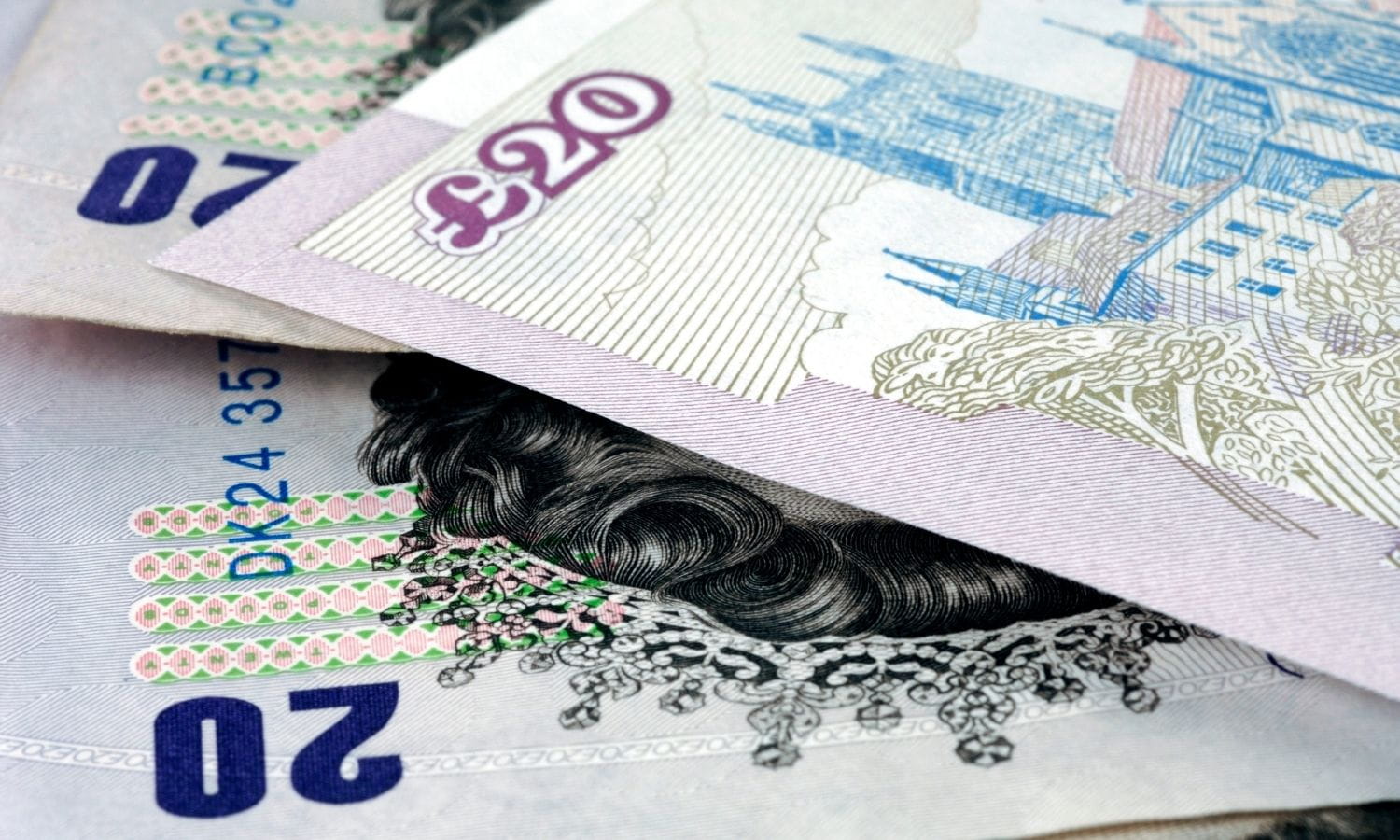Sterlin kritik ekonomik veriler öncesinde yükseldi
