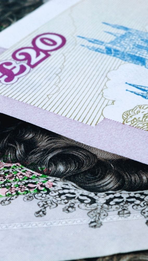 Sterlin kritik ekonomik veriler öncesinde yükseldi