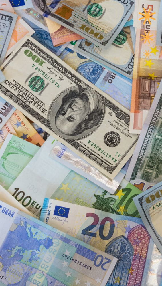 Fransa'daki olaylar Euro'yu baskıladı, dolar güçlendi