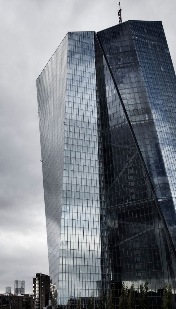 ECB/Dolenc: Faiz artışı ihtimali masada