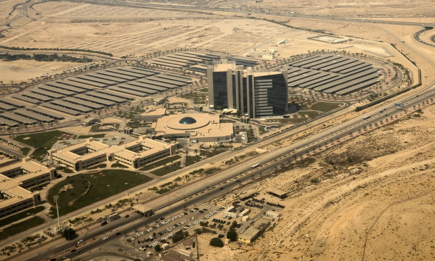 Saudi Aramco’nun genel merkezi vuruldu, yangın çıktı