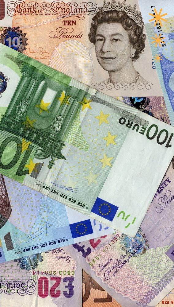 Sterlin Euro karşısında 16 ayın zirvesinde: Fransa endişesi büyüyor
